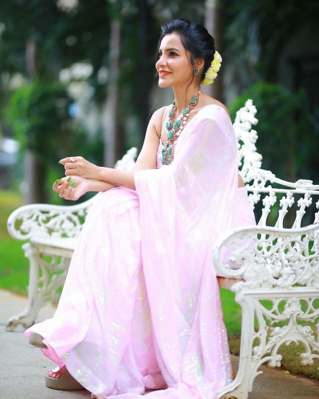 Ashu Reddy 1