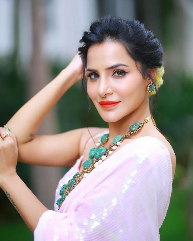 Ashu Reddy 2