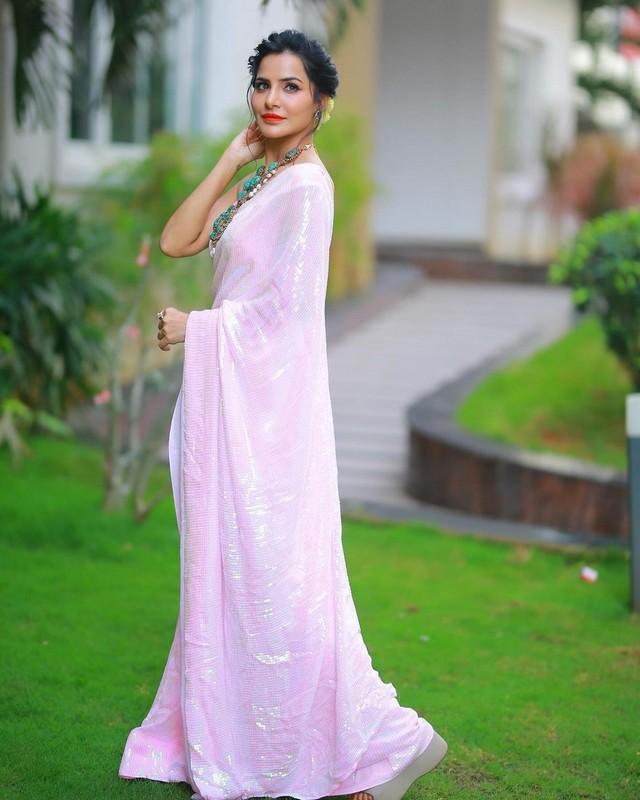 Ashu Reddy 3