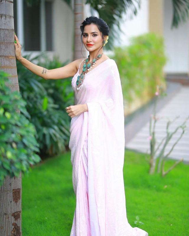 Ashu Reddy 9