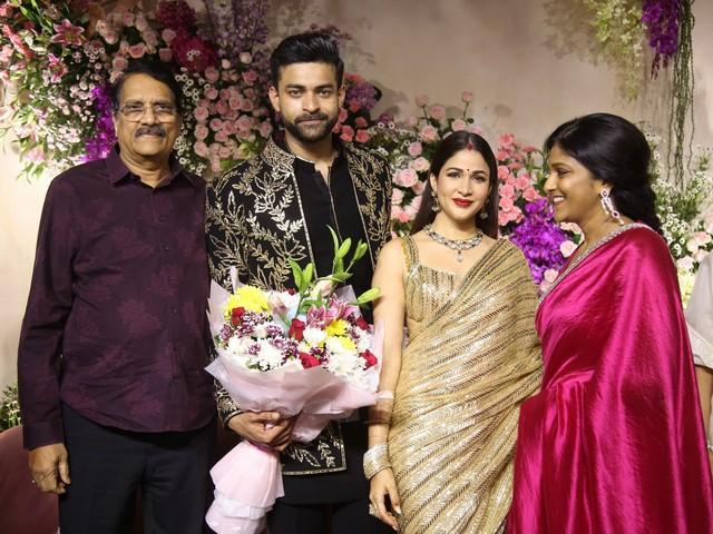Varun Lavanya Reception Photos 17