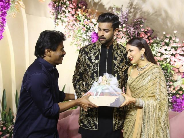 Varun Lavanya Reception Photos 8