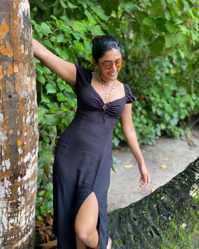 Eesha Rebba 8