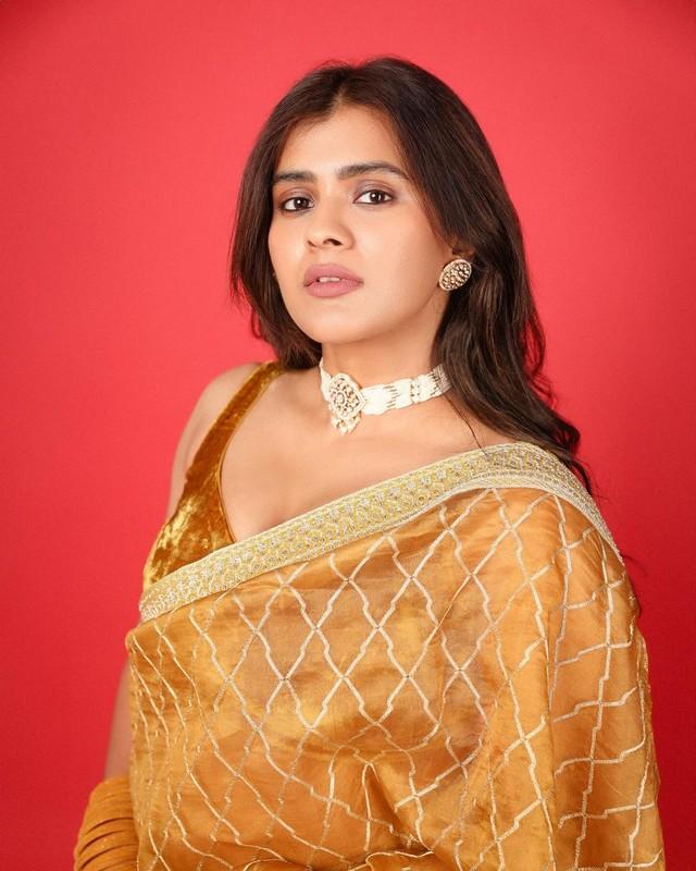 Hebah Patel 5