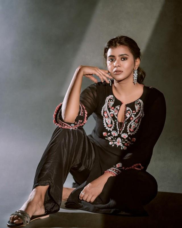 Hebah Patel 6