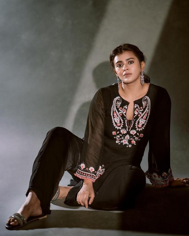 Hebah Patel 7