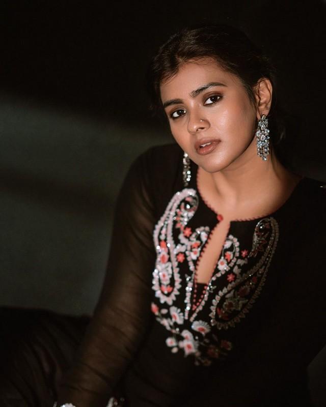 Hebah Patel 9