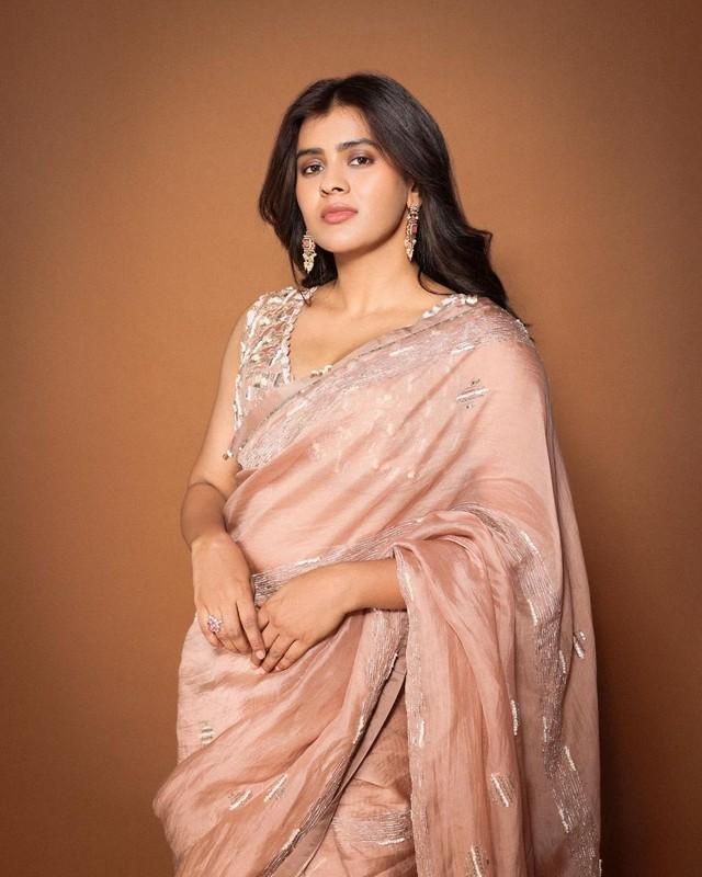 Hebah Patel 11