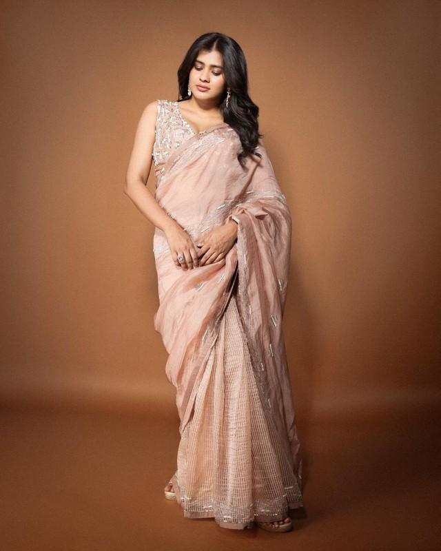 Hebah Patel 7