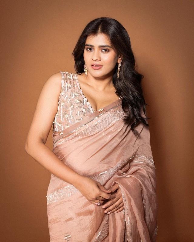 Hebah Patel 9