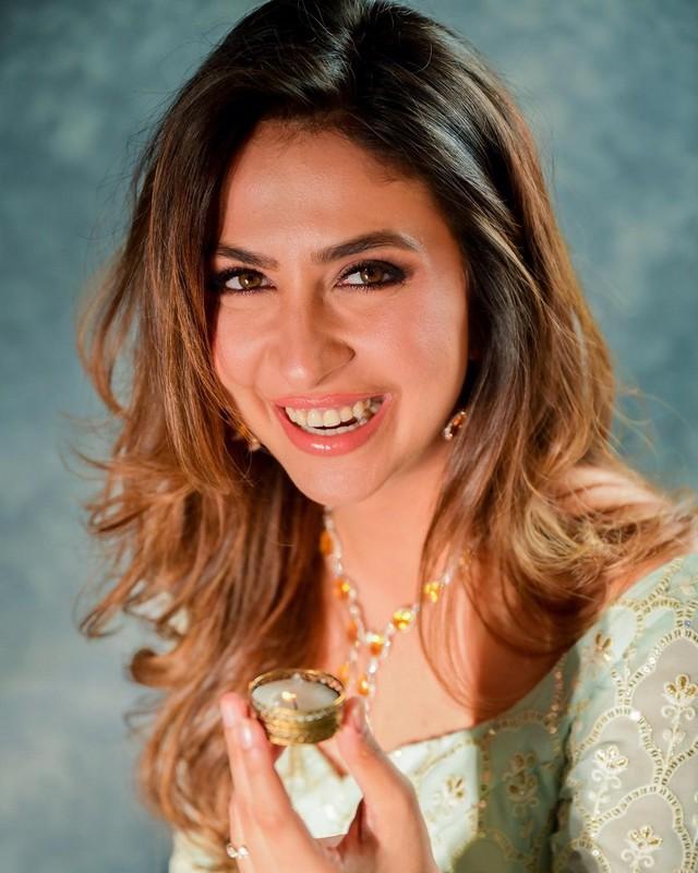 Malvika Raaj 8