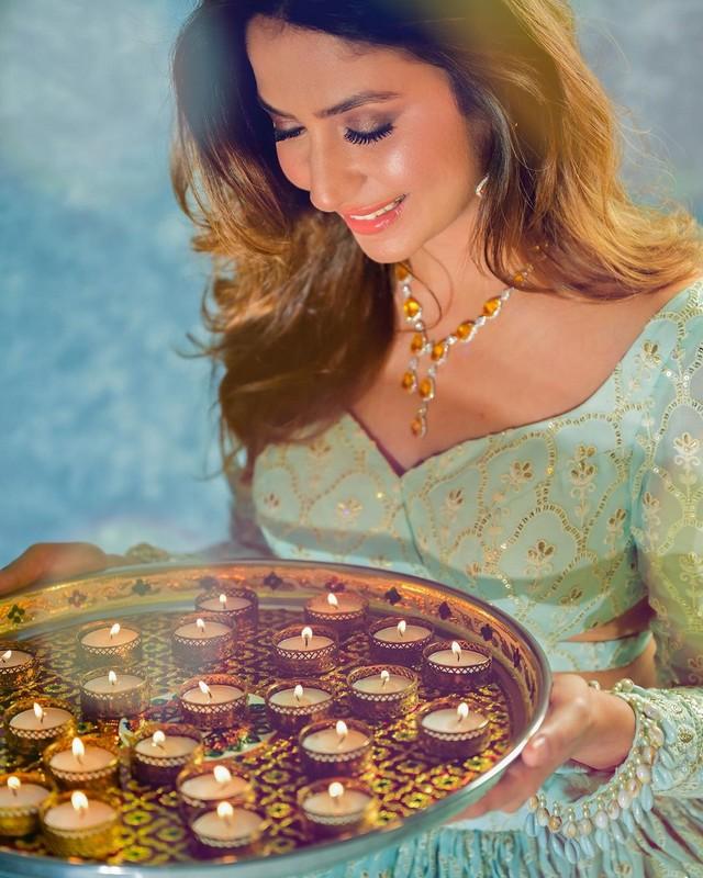 Malvika Raaj 9