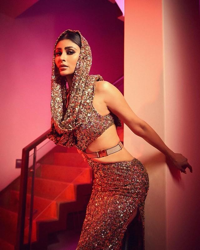 Mouni Roy 6