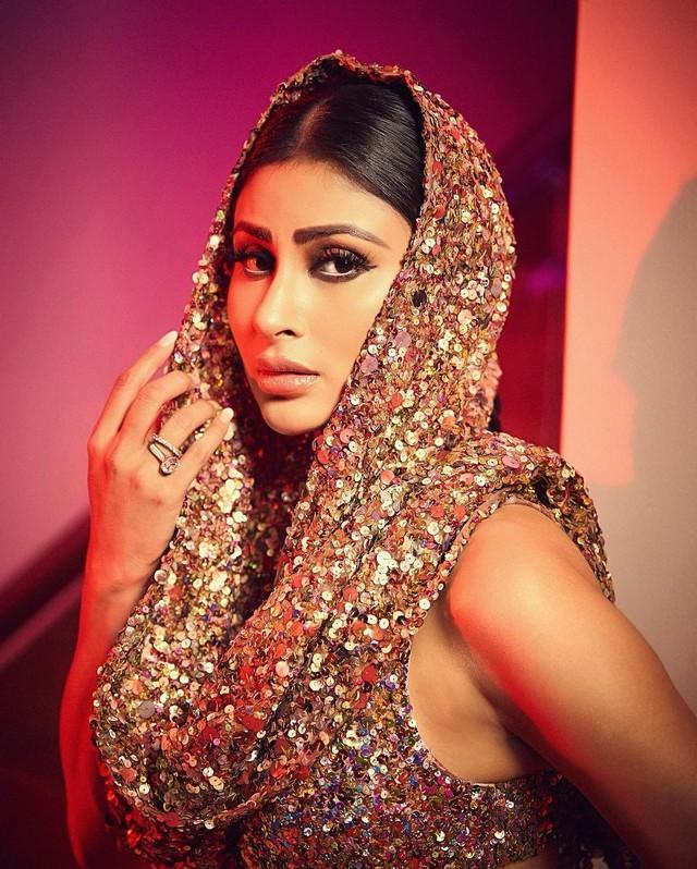 Mouni Roy 9