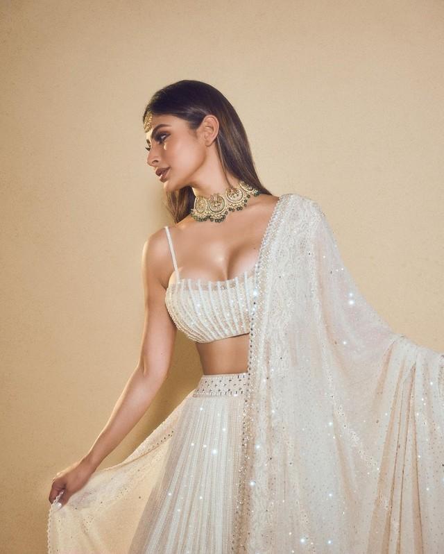 Mouni Roy 1