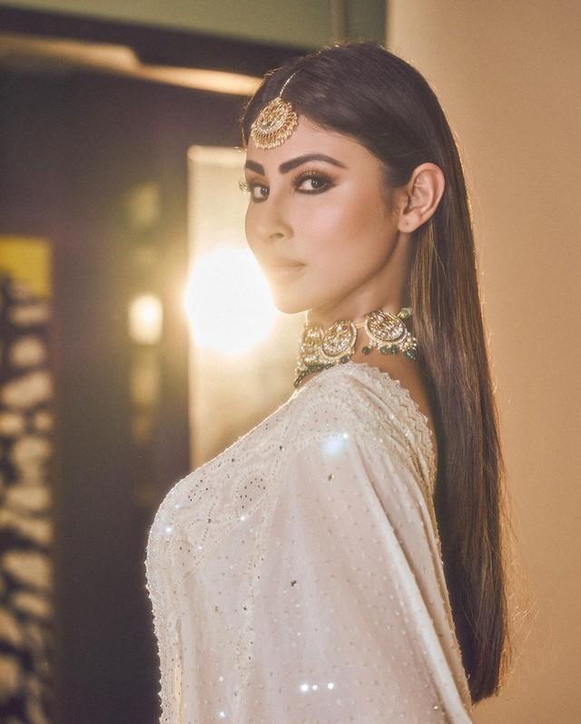 Mouni Roy 2