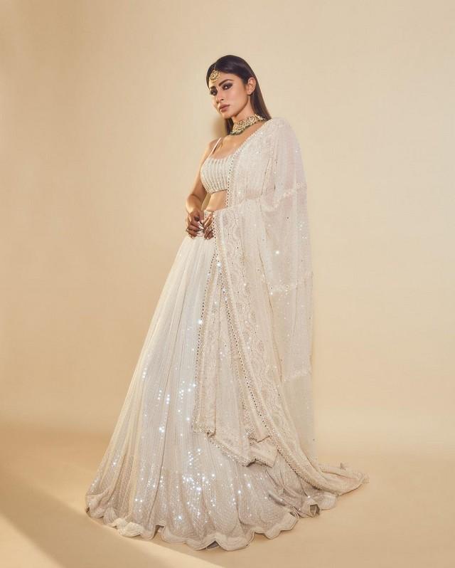 Mouni Roy 3