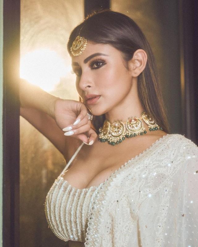 Mouni Roy 4