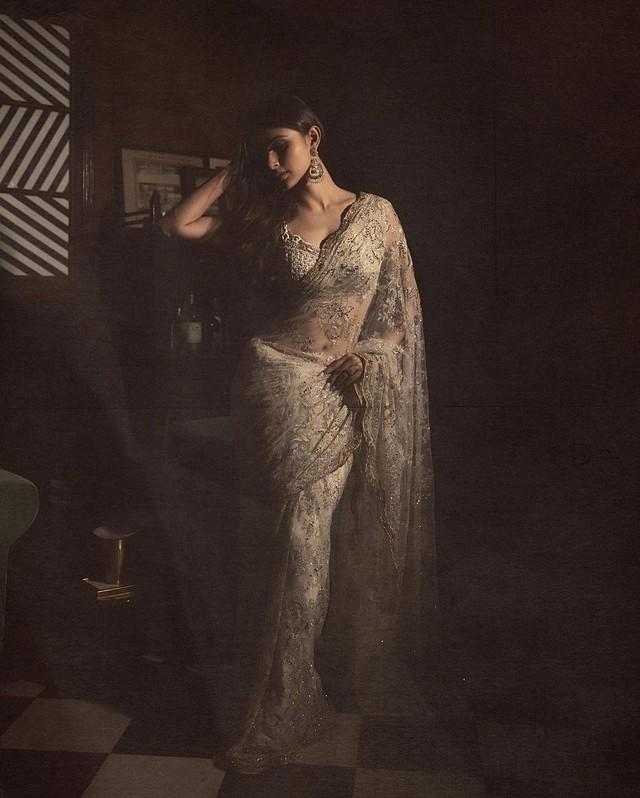 Mouni Roy 1