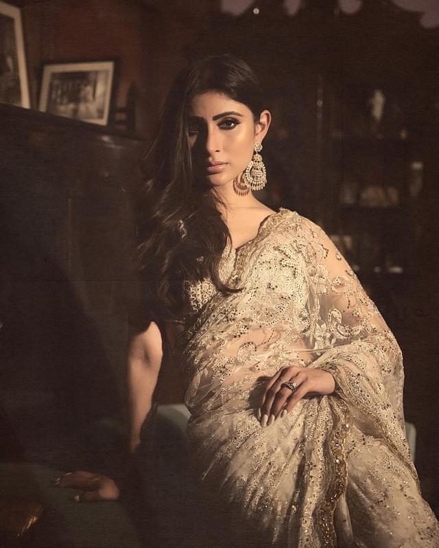 Mouni Roy 2