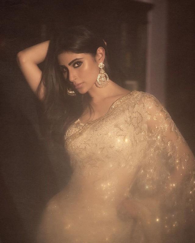 Mouni Roy 8