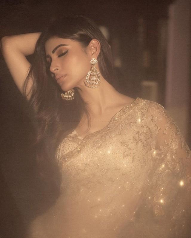 Mouni Roy 9