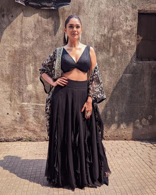 Mrunal Thakur 1