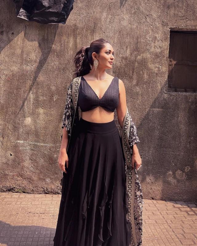 Mrunal Thakur 7