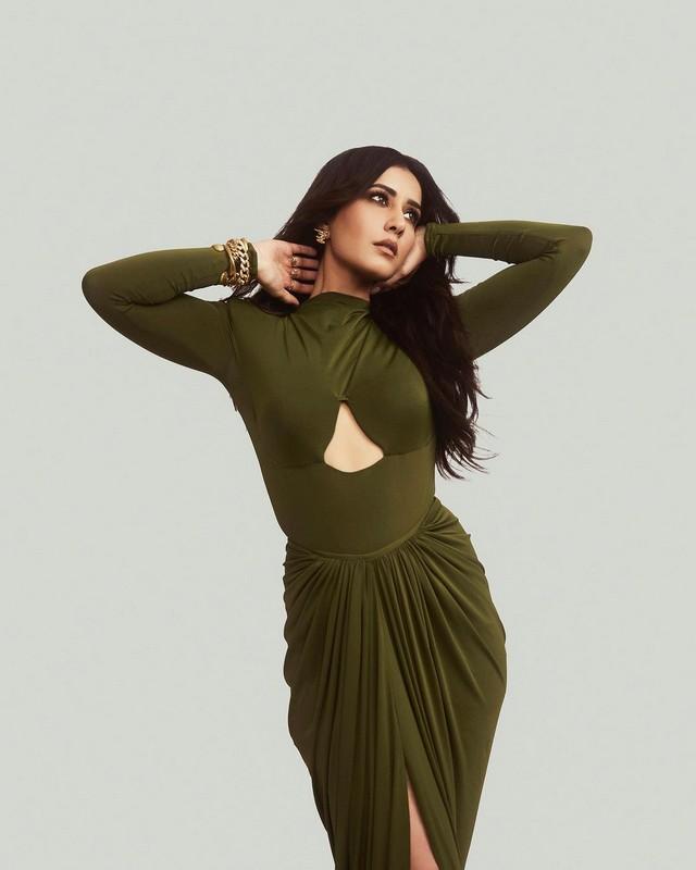 Raashii Khanna 10