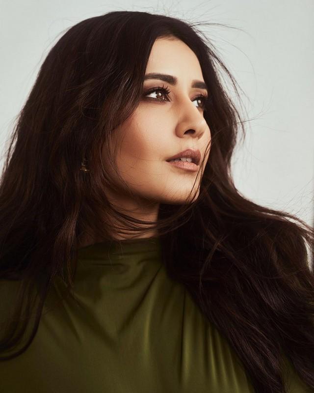 Raashii Khanna 3