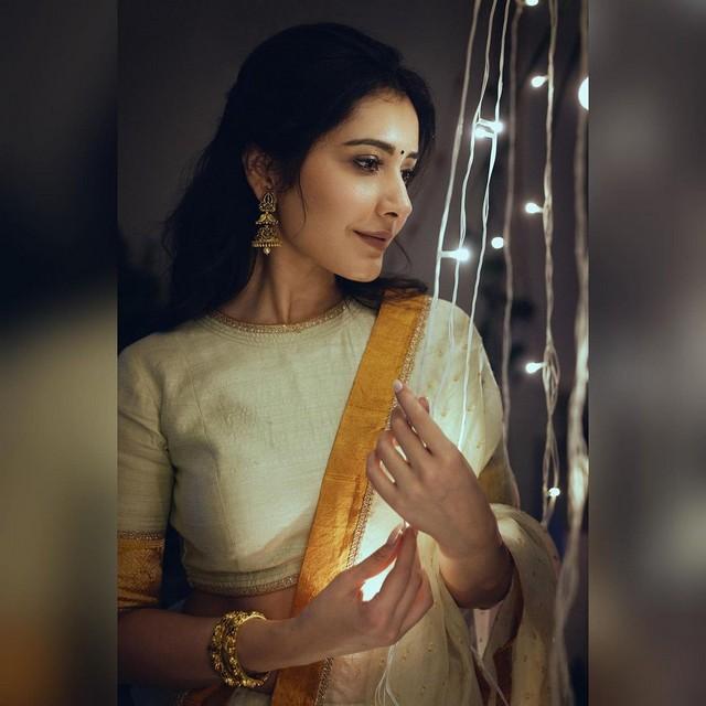 Raashii Khanna 1