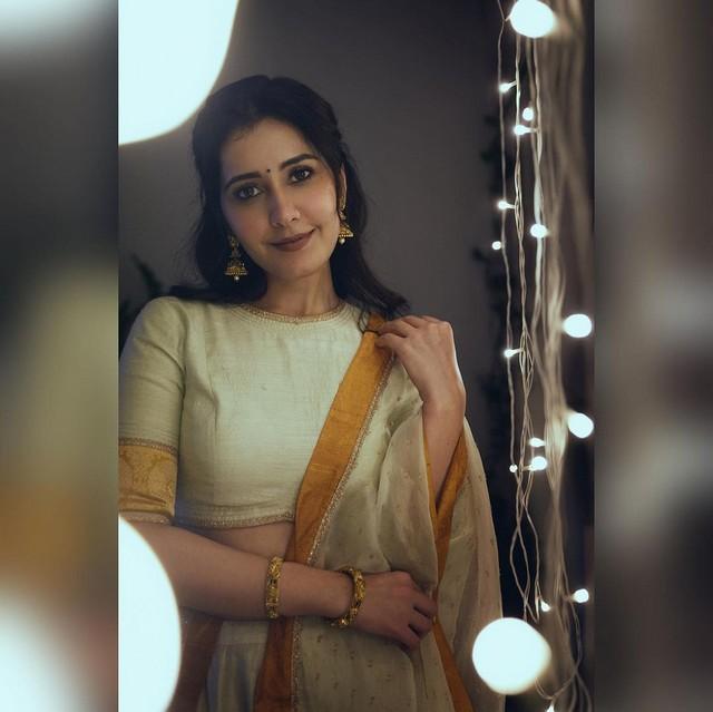 Raashii Khanna 3