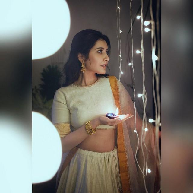 Raashii Khanna 6