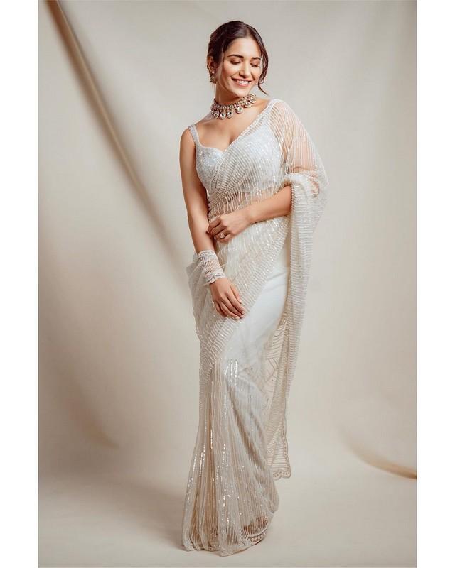 Ruhani Sharma 1