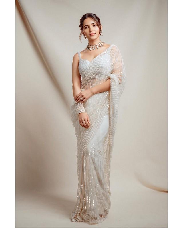Ruhani Sharma 2