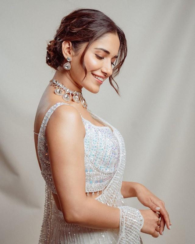 Ruhani Sharma 3