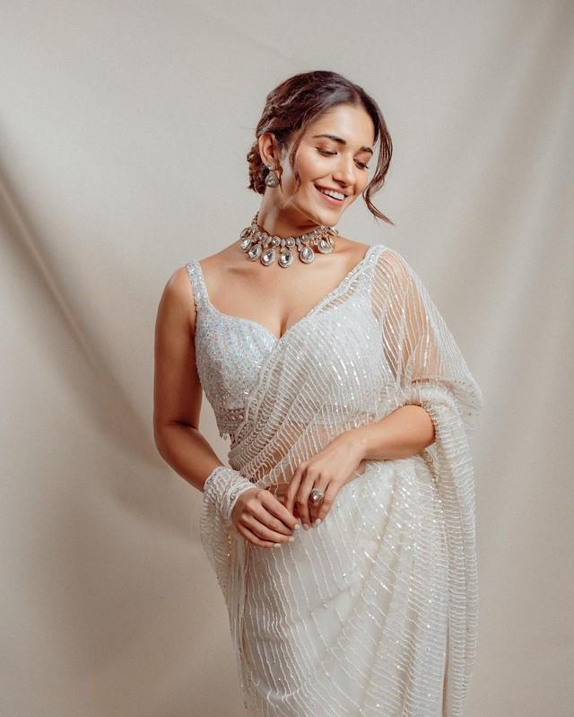 Ruhani Sharma 4