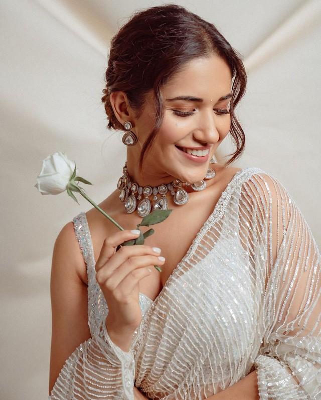 Ruhani Sharma 5