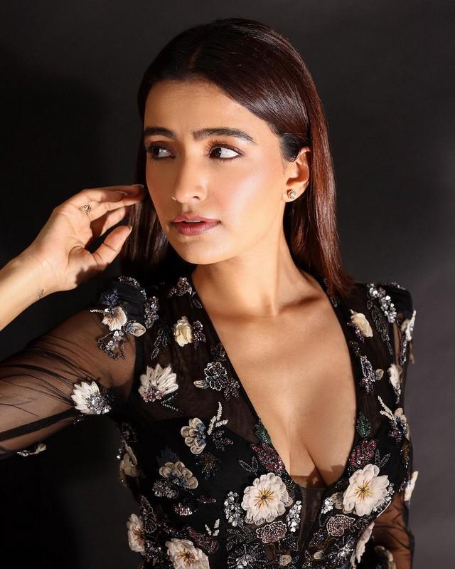 Rukshaar Dhillon 3