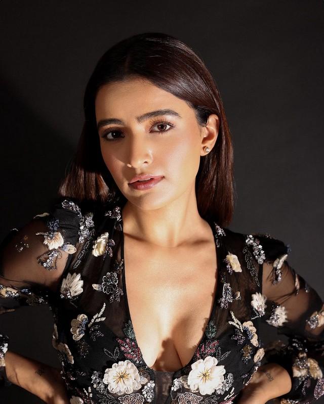 Rukshaar Dhillon 4