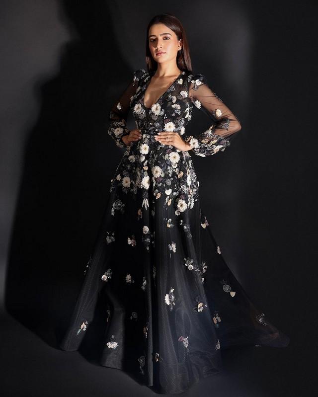 Rukshaar Dhillon 6