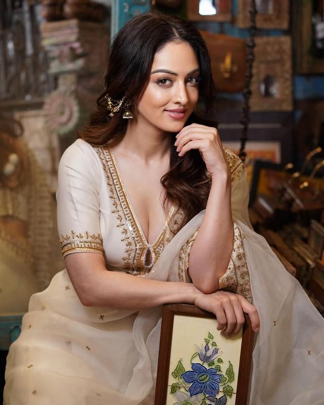 Sandeepa Dhar 10