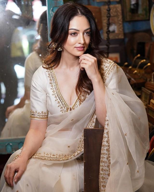 Sandeepa Dhar 11