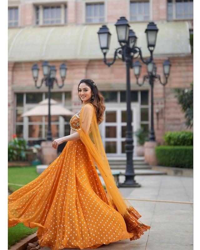 Sandeepa Dhar 4