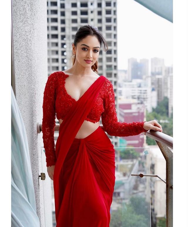 Sandeepa Dhar 8
