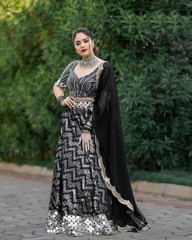 Sreemukhi 2