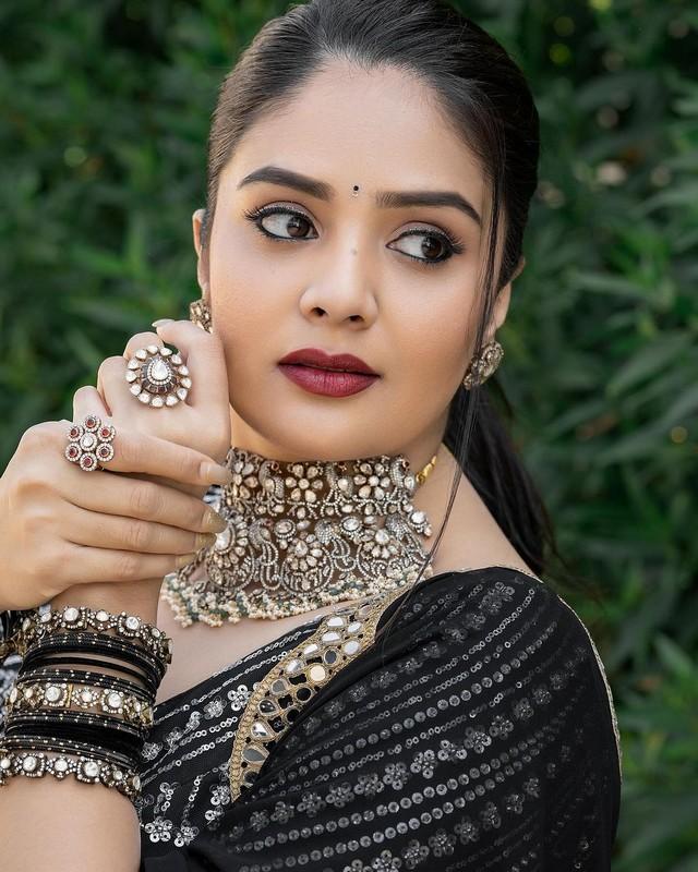 Sreemukhi 4