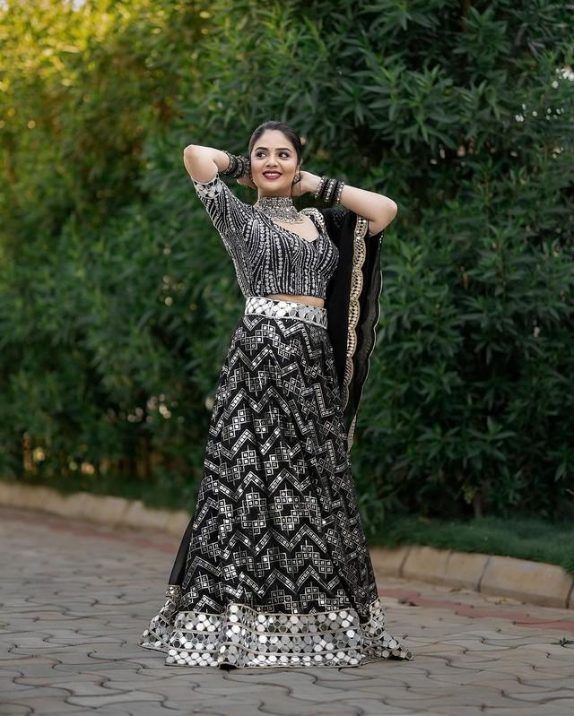 Sreemukhi 5