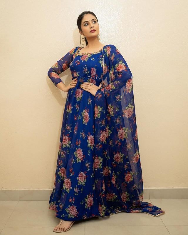 Sreemukhi 4