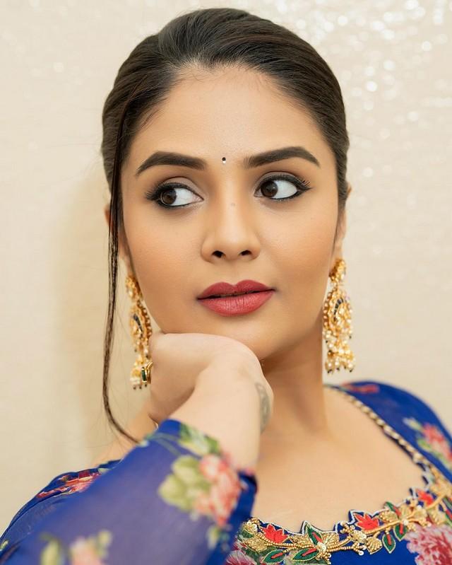 Sreemukhi 5